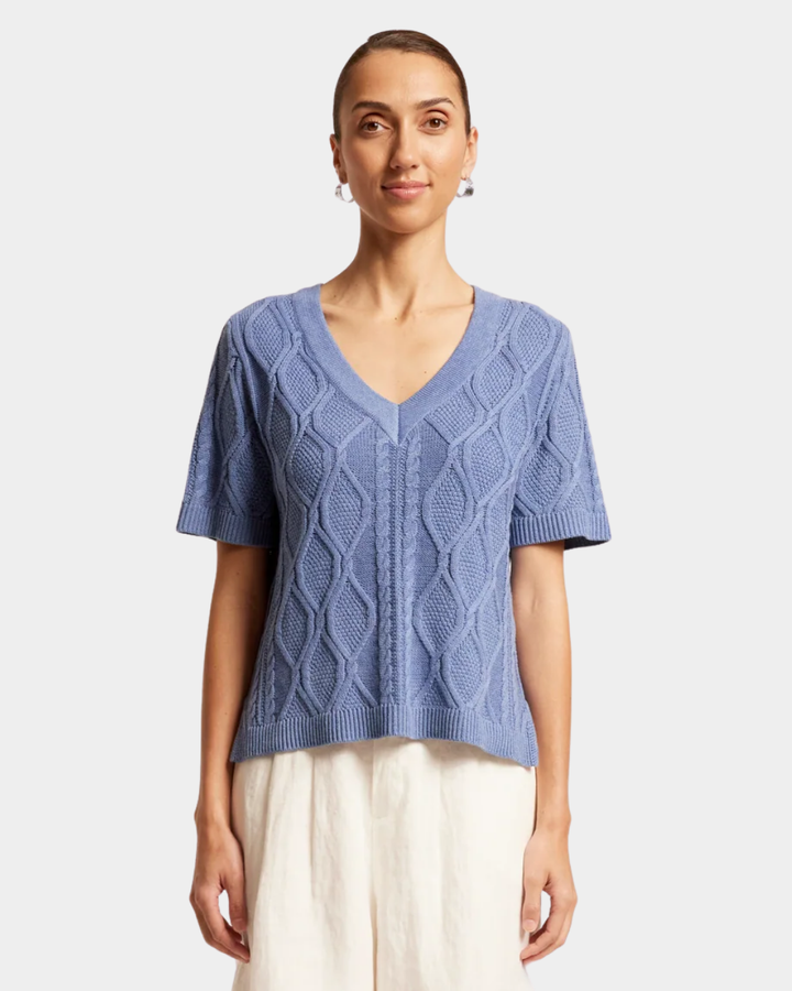 eb + ive Casa Cable V Knit