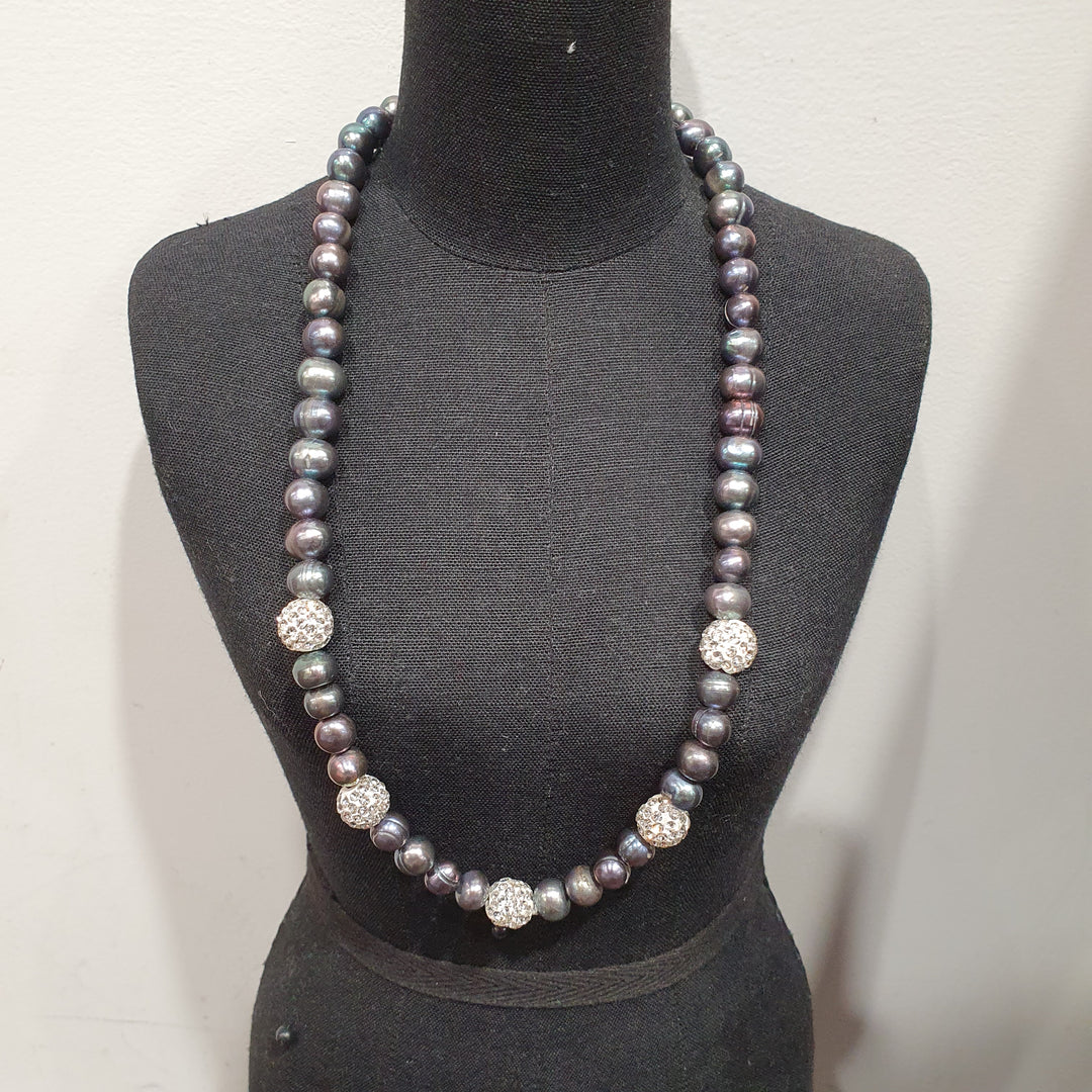 Kiwicraft Pearl Necklace with diamente balls