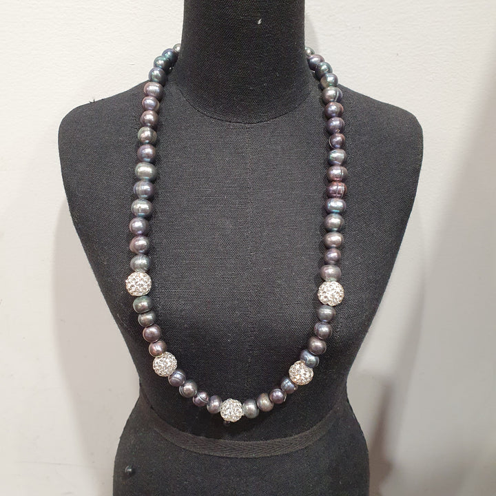 Kiwicraft Pearl Necklace with diamente balls