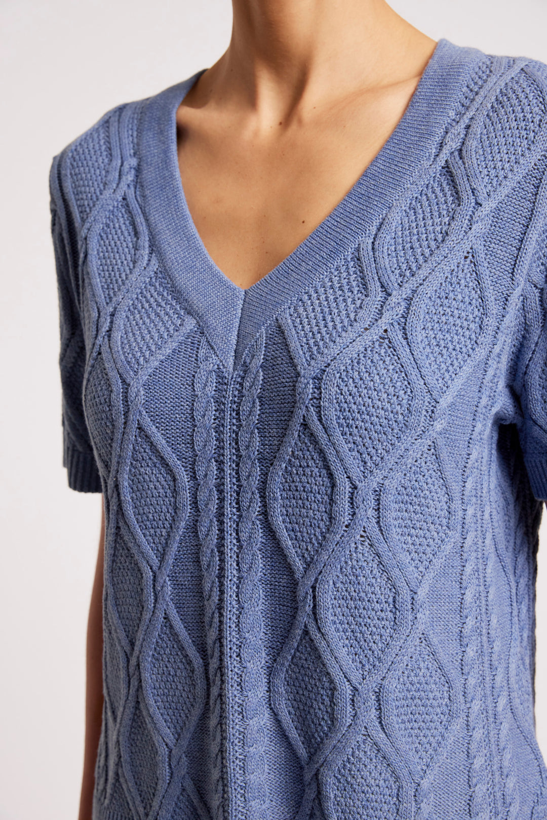 eb + ive Casa Cable V Knit