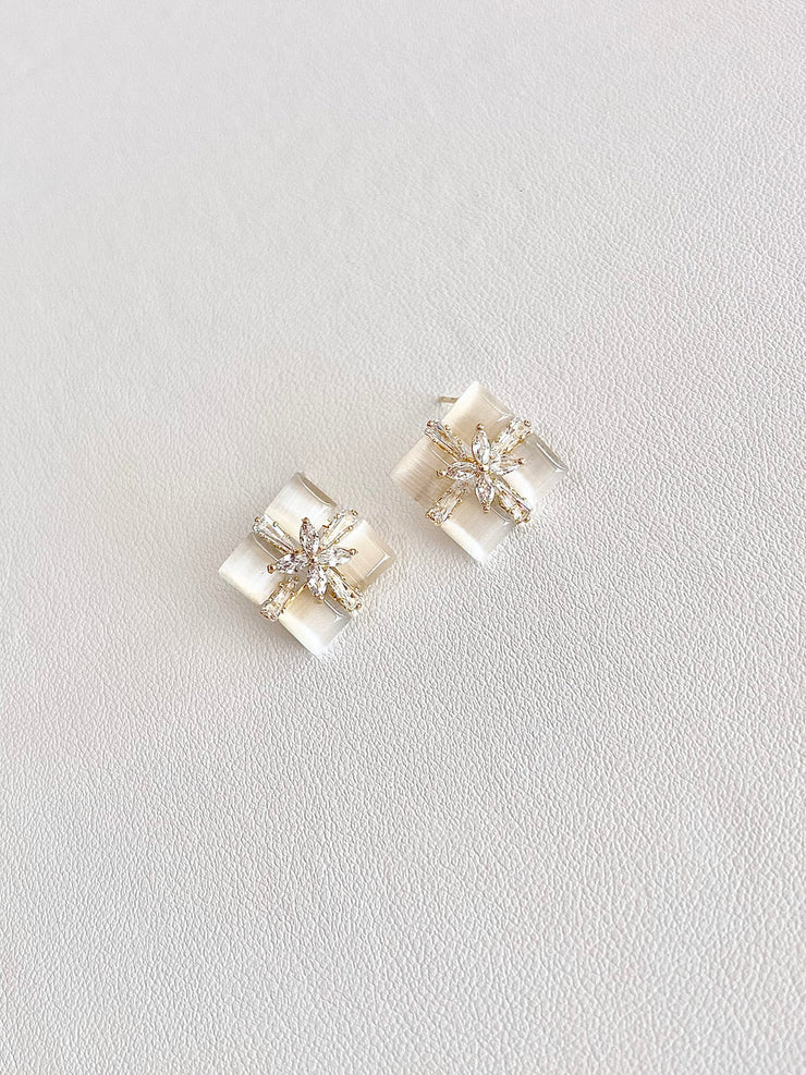 Lilio Earrings - Mother of Pearl