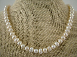 Kiwicraft White round freshwater pearl necklace