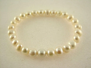 Kiwicraft Pearl Bracelet