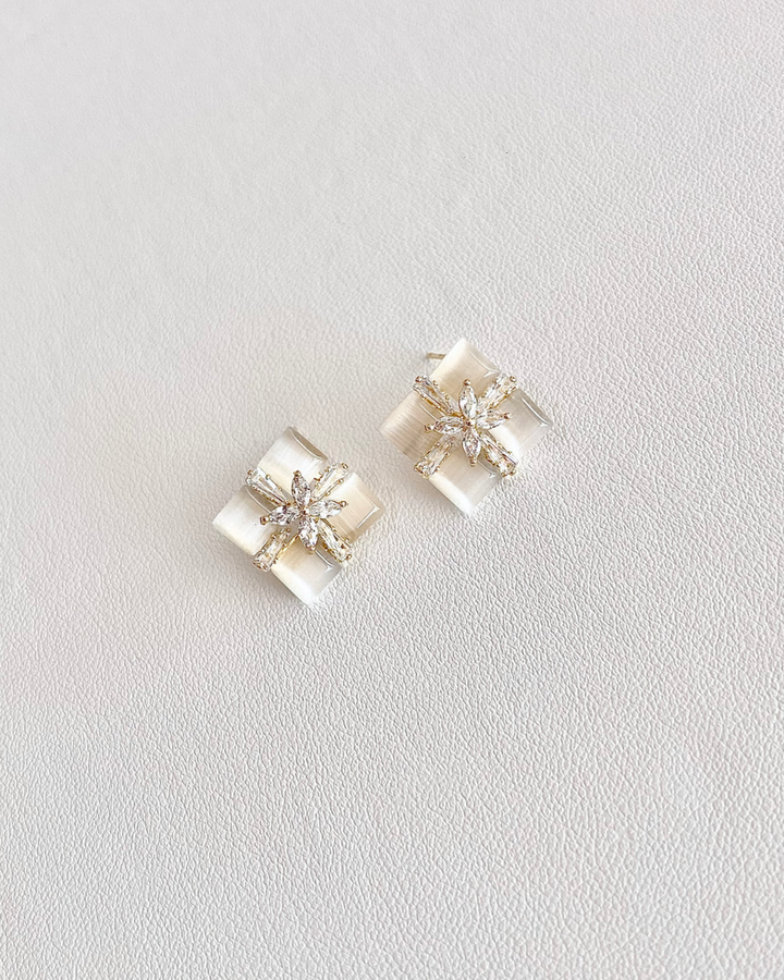 Lilio Earrings - Mother of Pearl