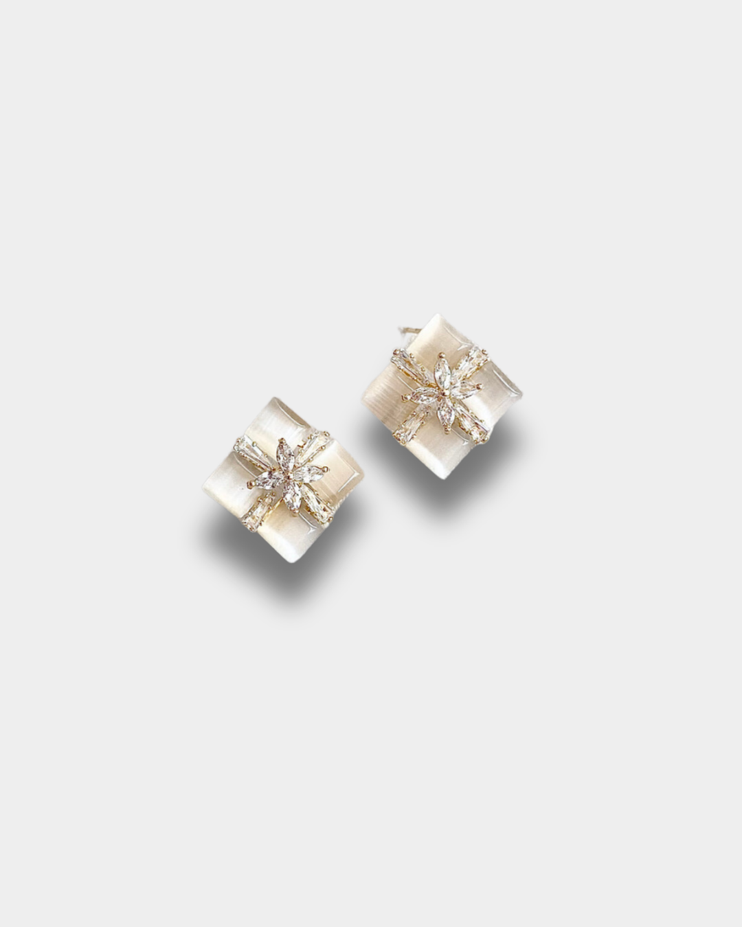 Lilio Earrings - Mother of Pearl