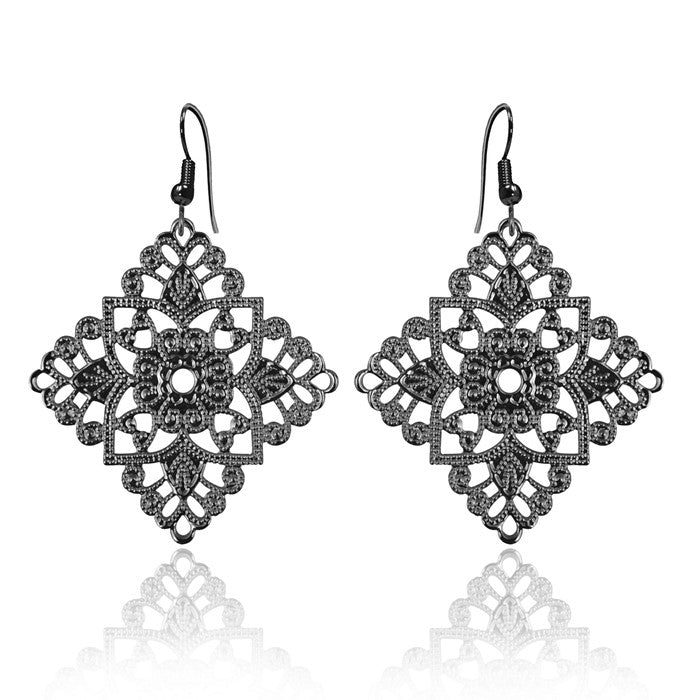 Fabuleux Vous Lacey Diamond Earrings