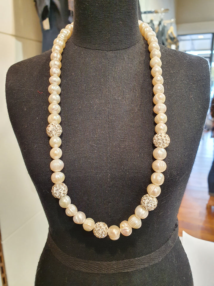 Kiwicraft Pearl Necklace with diamente balls